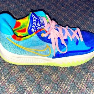 Kyrie IV Low’s + Nike Pro Compression Size Medium